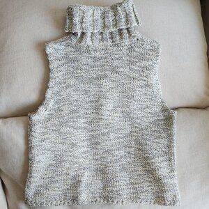 Holt Renfrew Collection Soft White & Black Marled Sleeveless Turtleneck Top - L